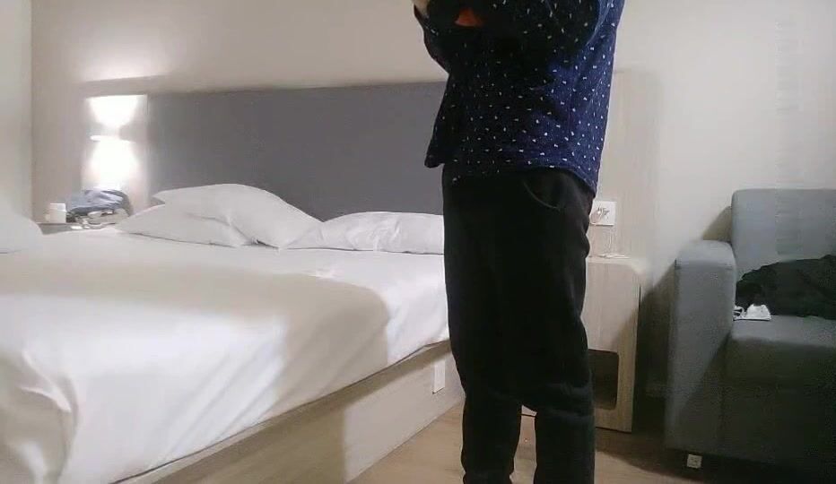 《眼鏡大學生探花》酒店約炮整容網紅臉蛋賣淫女微信轉賬完全裸調情口交 啪啪對白清晰