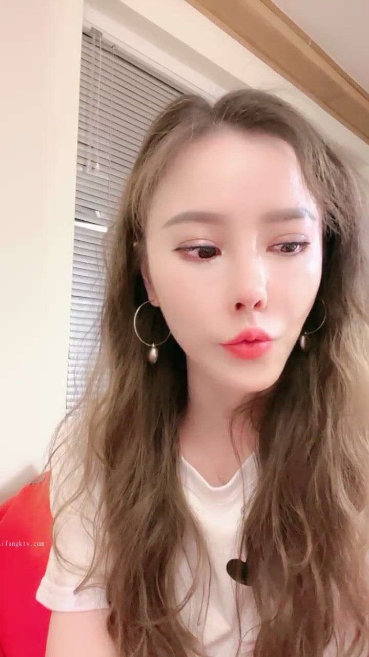 火爆推薦！【性感小甜甜】頂級女神超美奶子粉紅逼，看的我鼻血直流 ...