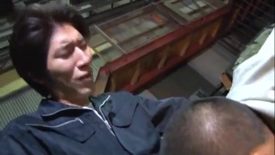 (淫亂工廠) (完整版) 工廠入職潛規則強行同化直男改造多人排隊洩慾開苞