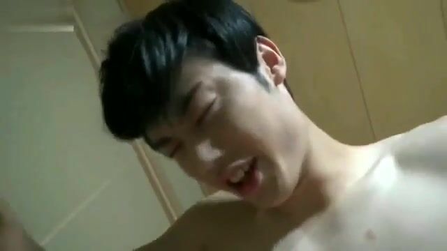 (下部) 禍從天降,帥小伙家中睡覺被多人玩弄輪上