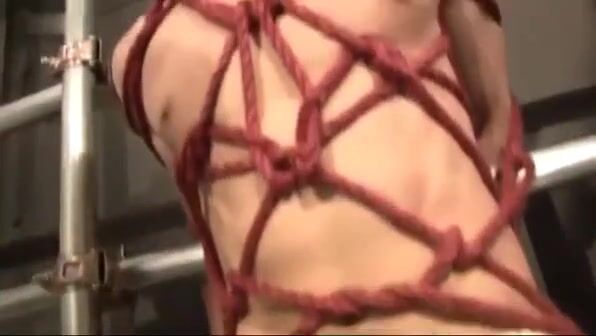 (下集) 【現場調教節目七】緊縛SM調教：電擊、夾乳、輪奸,淫亂變態至極