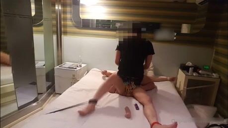 (推薦福利) 小伙被五花大綁在床上,被調教