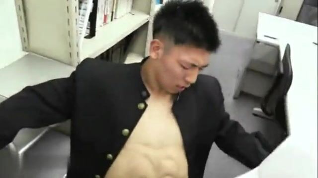 (猥褻直男) (完整版) 直男體育生辦公室偷看黃片精蟲上腦擼管洩慾_翻車被抓老師威逼猥褻獻出小穴坐奸極品體育生