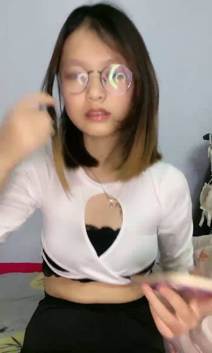 泡泡魚小美眉】兩位稚嫩00後服侍男主~少活10年都樂意，欲仙欲死表情 ...