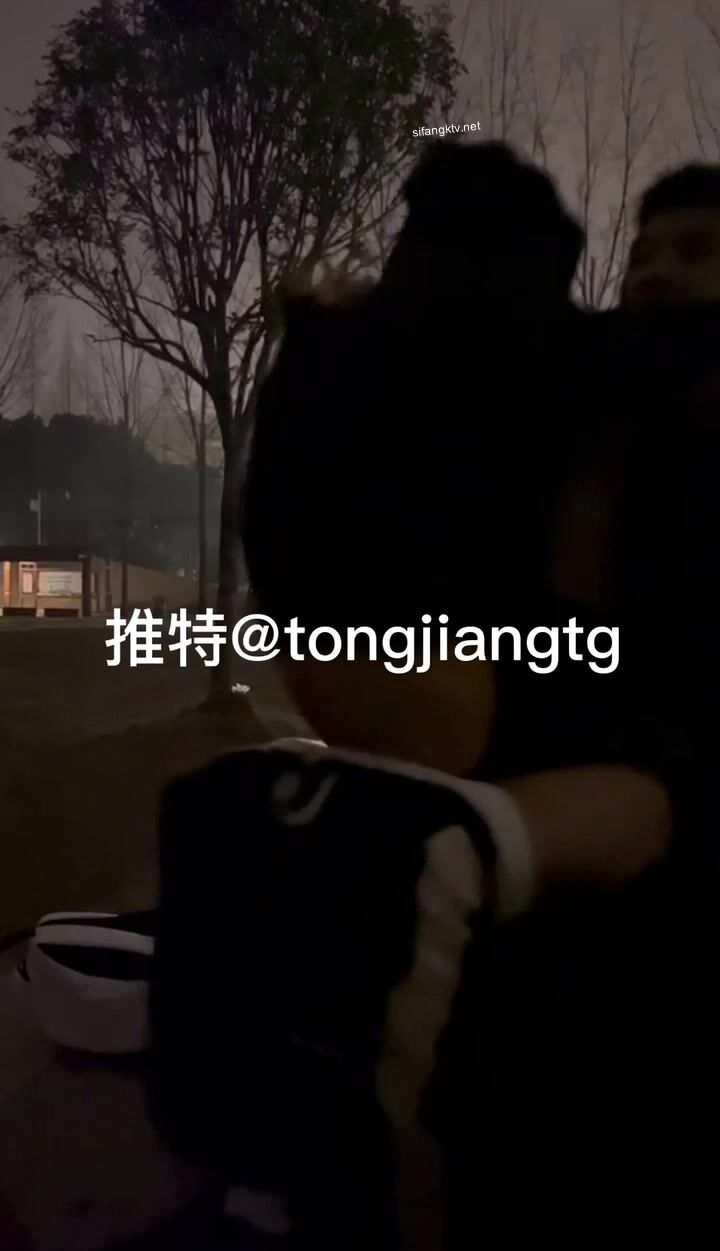 【童顏妖神重磅核彈】超人氣極品妖女神『童寶』最新視頻群性愛私拍流出 喜歡群交亂操的飢渴超女神 極品稀缺 (3)