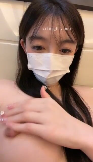 【傲慢】看了就想舔，極品一線天美鮑，百分百網紅級別，奶子又大又挺，那吱吱吱的淫水聲配上嗲嗲的叫床 (1)