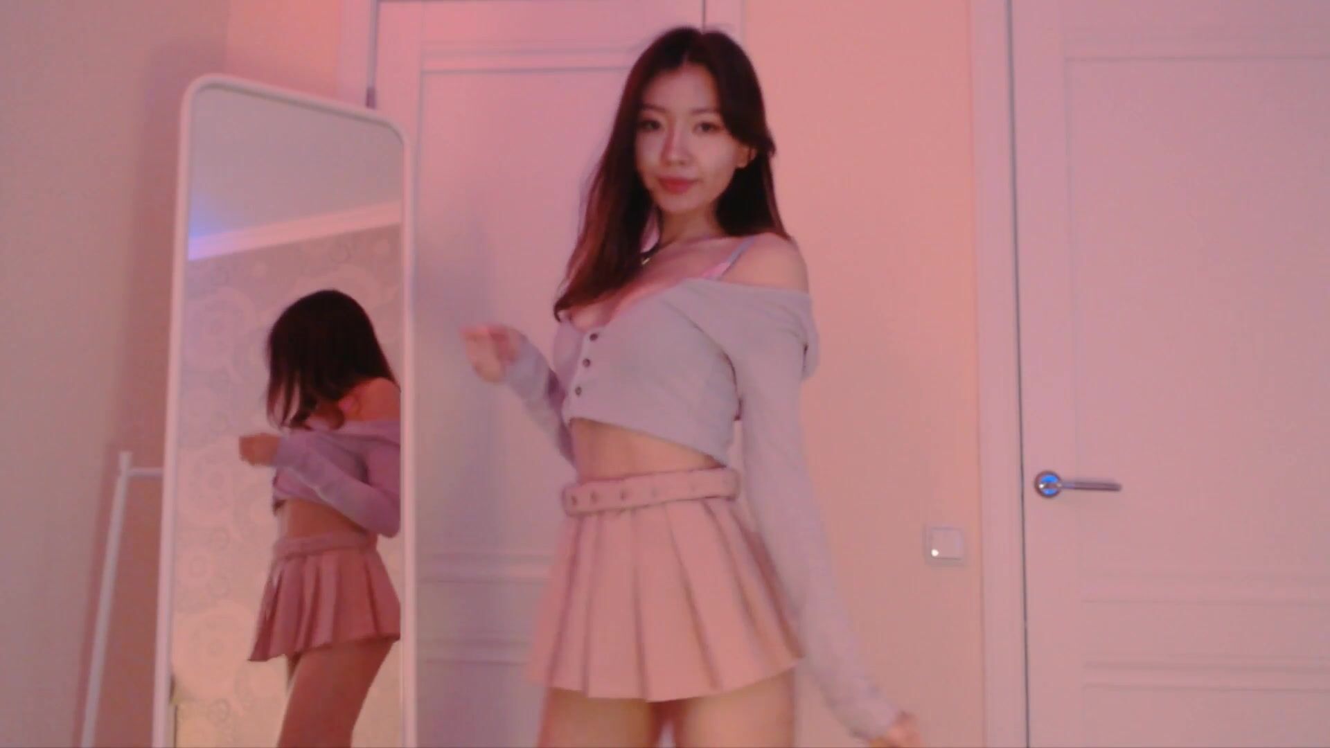 【夢幻女神】新人御姐，超騷超性感，少婦的理想狀態，胸大，人白貌美，騷的讓人心癢癢，各種花活真是不少 (1)