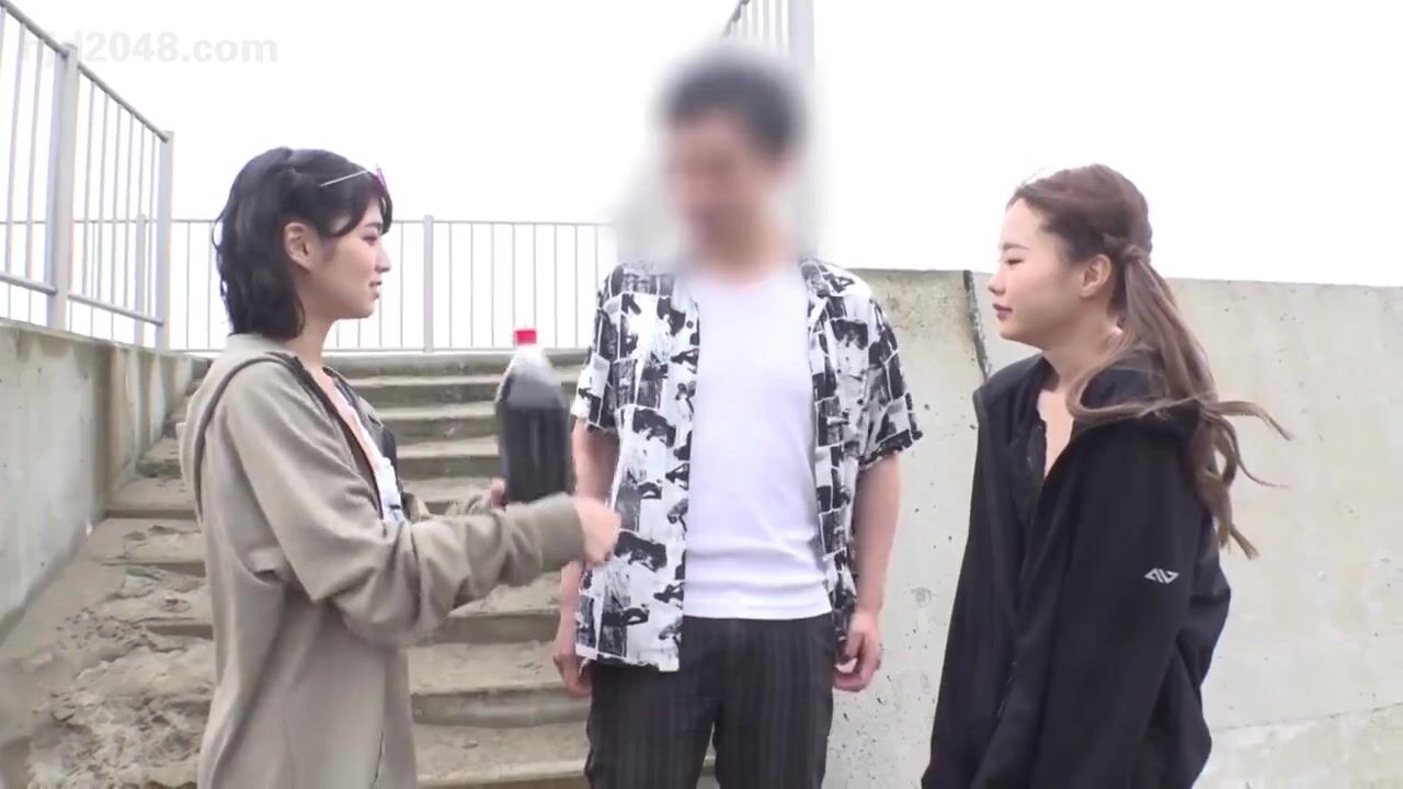 (中文字幕) [mtall-037] マジックミラー號×Materiall灼熱の夏…？直前の台風直撃海岸で、疲れた男達をゲリラ癒しヌキするチビっ子悪魔タイフーン連続中出し逆ナンパSP！