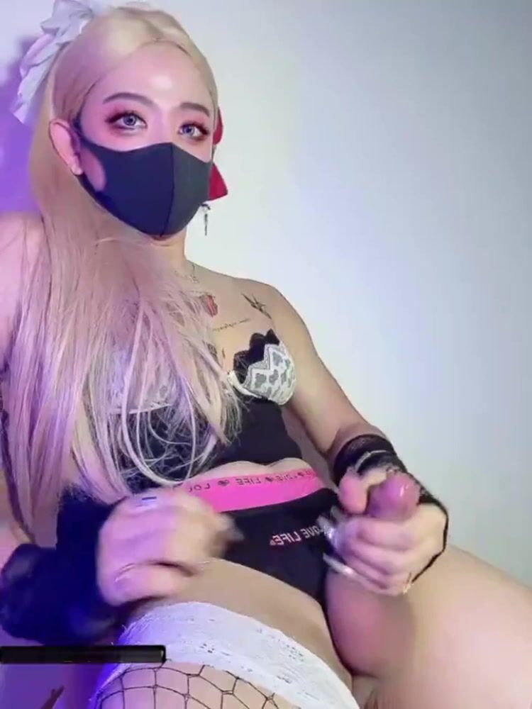 偽娘 准備好紙 跟我一起擠牛奶吧 這樣流出來的汁液是不是更可口呢