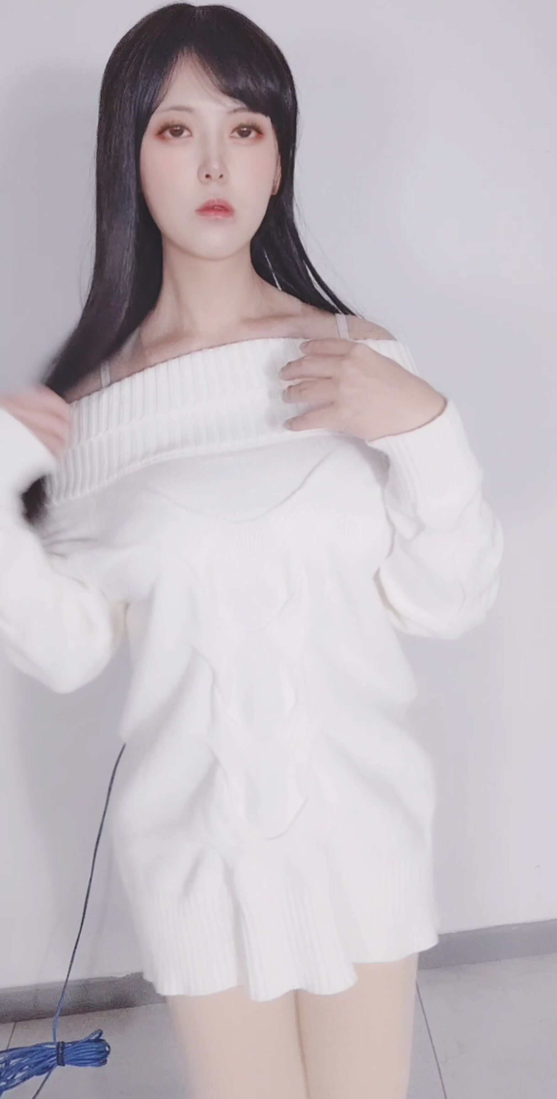 這里是電爪，可愛的男孩子一枚，白色毛衣，很頂的偽娘，誘惑力很強，好 ...